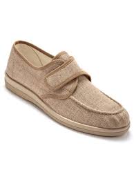 Chez grandesshoes, nous vous proposons des chaussures pour femme de grande taille allant du 42 au 46, avec la livraison gratuite et avec un large nombre de modèles, de marques et de styles. Chaussures Grande Taille Homme Larges Confort Daxon