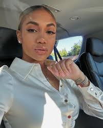 So gogo poes Esheli is still fighting demons in dat d!rty house of hers??  Tell me why dat sfebe was live