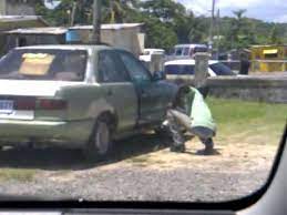 Tapi sebenarnya kita boleh buat sendiri dengan menggunakan spray tin. Man Use Tin Spray To Spray Car Youtube