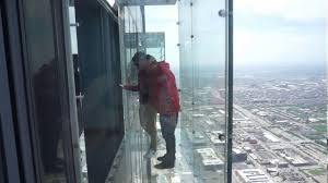 Chicago Willis Tower Skydeck Glass Floor 1450 Ft Above Willis Tower Skydeck Willis Tower Chicago Tourism