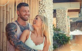 Temptation island is an american reality television program broadcast on fox and usa network in which several couples agree to live with a group of singles of the opposite sex. Temptation Island Hanna Und Till Das Unerwartete Passiert