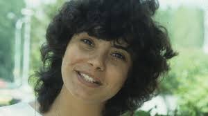 Sonia Martínez, la presentadora de programas infantiles que fue despedida por un 'top less' y murió de sida con 30 años