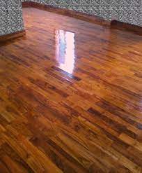 Kayu jati adalah jenis kayu yang cukup berkelas, karena jenis kayu jati ini bisa bertahan hingga puluhan tahun harga kayu jati juga relatif lebih mahal. Lantai Kayu Harga Rajawali Parquet