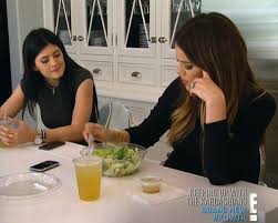 Kardashians Famous Salad And Drink Kardashian Diet Kardashian Salads Health Nut Salad