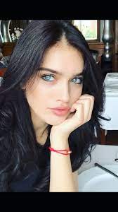 Be a beautiful girl with black hair and blue eyes. Grafika Eyebrows Baddie And Fashion Black Hair Blue Eyes Girl Black Hair Pale Skin Black Hair Green Eyes