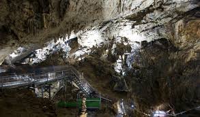 Noi am plecat de la pensiunea unde am fost cazati si pe care o recomand, pensiunea dany & ady. Pestera Valea Cetatii Valea Cetatii Cave Rasnov Brasov Romania Brasov Places Outdoor