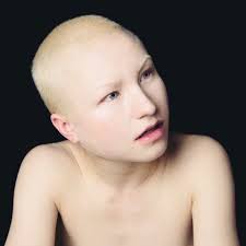 Je suis super excitée de vous annoncer que je rejoins la grande maison  @gdp.fr (50 Cent Måneskin Hans Zimmer Kimberose) pour mes futurs concerts!  Je suis si impatiente de monter sur scène