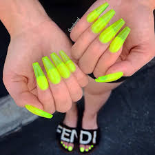 Coffin acrylic nails are very trendy despite their name. Press On Toe Nails Are Actually A Thing 100 3