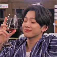 Former wanna one's lai guanlin is now under fire for smoking and spitting on the streets. Wanna One Lai Guanlin And Guanlin Image 6308285 On Favim Com