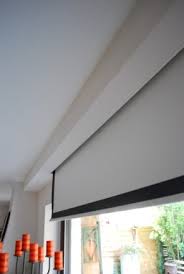 Ich würde den beamer ja im lampenelement verstecken. Heimkino Im Wohnzimmer Wie Gut Es Funktioniert Zeigen Wir Ihnen Hier Blog Grobi Tv