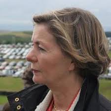 Elizabeth Walkinshaw's Instagram, Twitter & Facebook