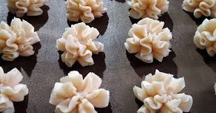 Cara membuat kue semprit dengan tampilan bentuk bunga mawar dengan hiasan selai nanas di atasnya ini terbilang mudah. 31 Resep Kue Semprit Tiga Bahan Enak Dan Sederhana Ala Rumahan Cookpad