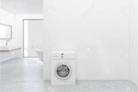 Bienvenue sur la chaîne youtube de boursorama ! Interieur Blanc Avec Une Machine A Laver Un Plancher En Bois Blanc Un Lavabo Et Une Baignoire Fenetre Panoramique La Representation 3d Se Moque Banque D Images Et Photos Libres De Droits Image