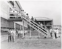 Vintage Cuba - Vintage Cuba/ FOTO DEL RECUERDO. SANTIAGO DE CUBA, 1953.  TRABAJADORES CERVECERIA HATUEY. | Facebook