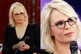 Uomini e donne, maria de filippi contro armando incarnato. Amici 2021 Terza Puntata Maria De Filippi Cambia Occhiali E Sceglie La Montatura Esagonale