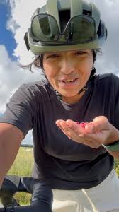 Morning ride with the ladies of @dirty_wheels_biking + post ride lattes at  @durangobikeproject 💅🤘☕️ #dirtywheelsdurango #mountainbike #mtb  #ladyshred #womensmountainbiking
