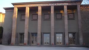 Hukuk fakültesi̇ taban puanlari ve başari siralamasi 2019 aşağıdaki tabloda hukuk fakültesi bulunan üniversitelerin 2018 yılındaki en düşük sıralama ve taban puanları verilmiştir. Hukuk Taban Puanlari Duser Mi Yukselir Mi