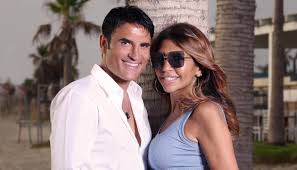 Chi è la moglie di Sal Da Vinci, omaggiata con “Per sempre sì” a Sanremo. E il figlio conosciuto 😲Controlla i commenti:⬇