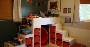 Une Idee Gain De Place Trouvee Sur Ikea Hackers Transformer Un Lit D Enfant Basique En Lit Mezzanine Grace A 2 Modu Home Diy Kids Furniture Ikea Loft Bed