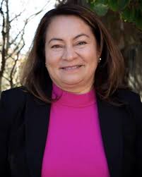 Wendy Medeiros's Instagram, Twitter & Facebook