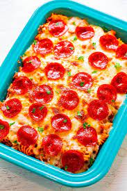 Pepperoni Pizza Casserole Easy Pasta Casserole Recipe Averie Cooks Recipe Pizza Pasta Casserole Pasta Casserole Recipes Beef Pepperoni