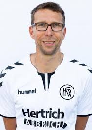 Hallo Thomas, Du bist für den KFV als Schiedsrichter im Einsatz. Kannst Du  Dich bitte kurz vorstellen. Mein Name ist Thomas Ber