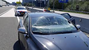 deze bestuurder ramde een slagboom op de a10 omdat de navigatie links aanhouden zei volvo