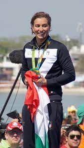 Non è riuscita a onorare la dieci chilometri olimpica in questa sfida che non era solo una gara di fondo, ma di resistenza e adattamento. Rachele Bruni Wikipedia