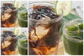 Siapkan wadah, lalu masukkan semua biji selasih, sirup pandan, dan es batu. Resep Es Cincau Hijau Biji Selasih Sederhana Segar Sekali