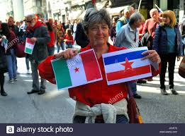Diese verschiedenen kundebewertungen von flagge italien stiefel sind sehr viel aufschlussreicher als ein test einer einzelnen person. Flagge Von Italien Und Jugoslawien Stockfotografie Alamy