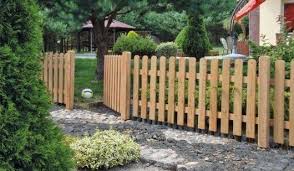 Unser Gartenzaun Friesland Ist Aus Hochwertiger Naturbelassener Larche Europaischer Herkunft Gefertigt In 2020 Gartenzaun Zaun Douglasie