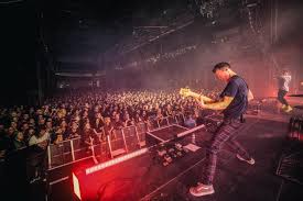 Then give out dialogues from old but famous plays. Don Broco What A Show Koln All The Love Mike Shinoda A Facebook