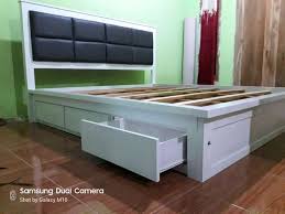 Kamar tidur minimalis dengan dominasi putih. Tempat Tidur Minimalis Dengan Laci Dan Headboard Busa Empuk Mebel 540319071