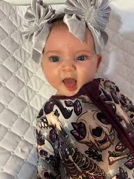 Add 🎀The Bardin Bellas Bows🎀 and check out all the cute bows. I'm loving  the piggies for my girl. 😍