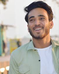 HANSTE HUE CHEHRE NE BHARAM RAKHA HAMARA... WOH DEKH NE YAHI AAYA THA KI  KIS HAL MEIN HAM HAIN..🤐