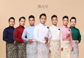 Baju keluarga pengantin malaysia memiliki karakter tersendiri dibandingkan dengan baju keluarga pengantin indonesia atau negara lain yang berada di sekitar malaysia. Identiti Tradisi Tidak Terusik Ini 5 Jenama Baju Melayu 2019 Pilihan Glam Lelaki Page 2 Of 6 Glam Lelaki