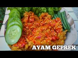 Ayam geprek siap dinikmati dengan nasi hangat. Resep Ayam Geprek Crispy Sambal Bawang Super Pedas Youtube
