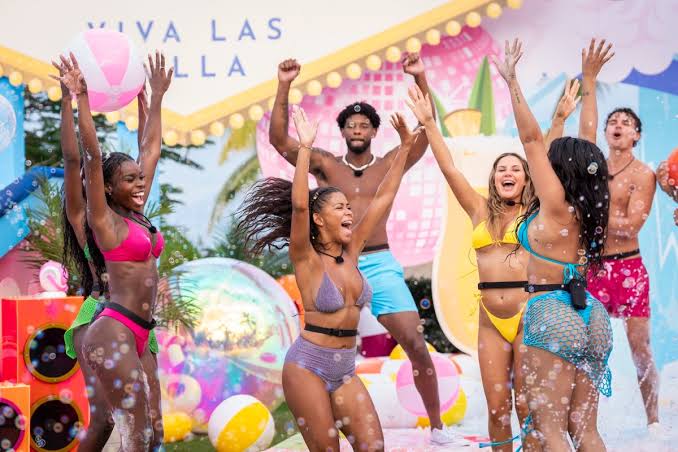 Why Did Everyone Get So Obsessed With “Love Island”? - InsideHook