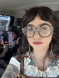 How is the walk from the fairgrounds parking lots to the main entrance with  all the traffic. Are there crosswalks or we playing chicken 🤔