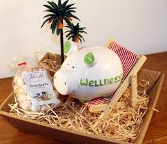 Eine Susse Amp Zugleich Lustige Idee Ein Geldgeschenk Fur Einen Wellness Urlaub Zu Verpacken Geschenkkorb Geschenke Wellness Geschenke Originelle Geschenke