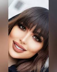 هر دردی یک درسی میده و هر درسی یک فرد را عوض میکنه . ویچ وان ؟ چتری یا فرق  کج ؟ #رویاصادقی #Roya #royasadeghi #Model #director #actress #art  #street_model #fashion_model #top_model #