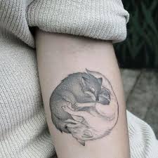 Hình xăm con sói mini cho nữ. Ä'á»™c Ä'ao 25 Hinh XÄƒm Cho Soi Cho Cáº£ Nam Ná»¯ Y NghÄ©a XÄƒm Hinh Con Soi