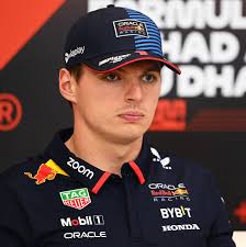 DURO CONTRA LA F1! 🤔🥴 Max Verstappen asegura qué la F1 es regulada para  los ingleses y remarca a los medios. Max Verstappen 💬 "La Fórmula 1 es un  deporte orientado a