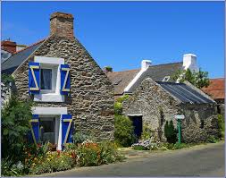 Une Jolie Maison Dans Un Village De Belle Ile En Mer Ouvertures En Pignon Recentes Belle Ile En Mer Bretagne Gite Bretagne
