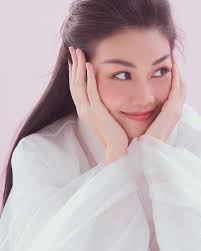 Thanh Hằng đẹp tựa nàng thơ khi diện đồ cổ trang