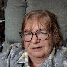 I need someone to make me some business cards pls let me know if you can  the name logo and phone number thanks