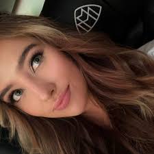 Hope Ann (@hopebedope)