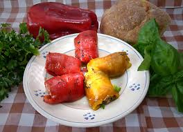 Un gustoso antipasto rustico e invitante, che piace a grandi e piccini. Involtini Di Peperoni Cucina Pugliese Puglia