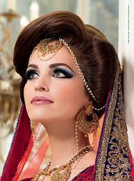Maang Tikka 18 Trendy Maang Tikka Styles For All Face Types Indian Wedding Hairstyles Bride Hairstyles Matha Patti Hairstyles