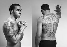 Day 2 and inking over 25. Los Tatuajes De Lewis Hamilton Lewis Hamilton Tattoo Lewis Lewis Hamilton